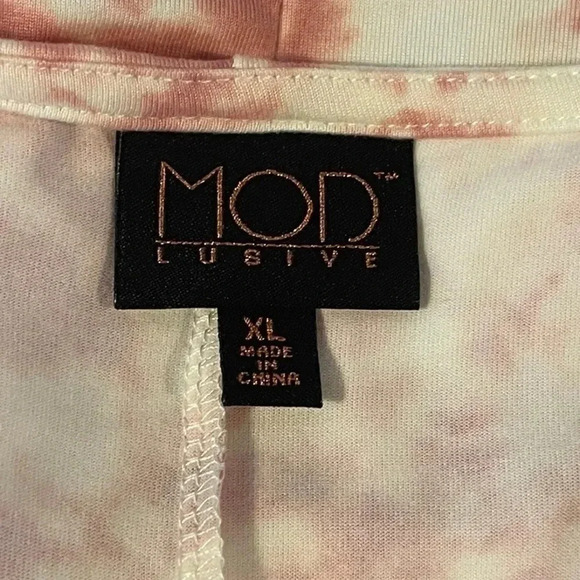 MOD Lucive NWT’s. Pink/white tie dye wrap top. - Picture 5 of 9